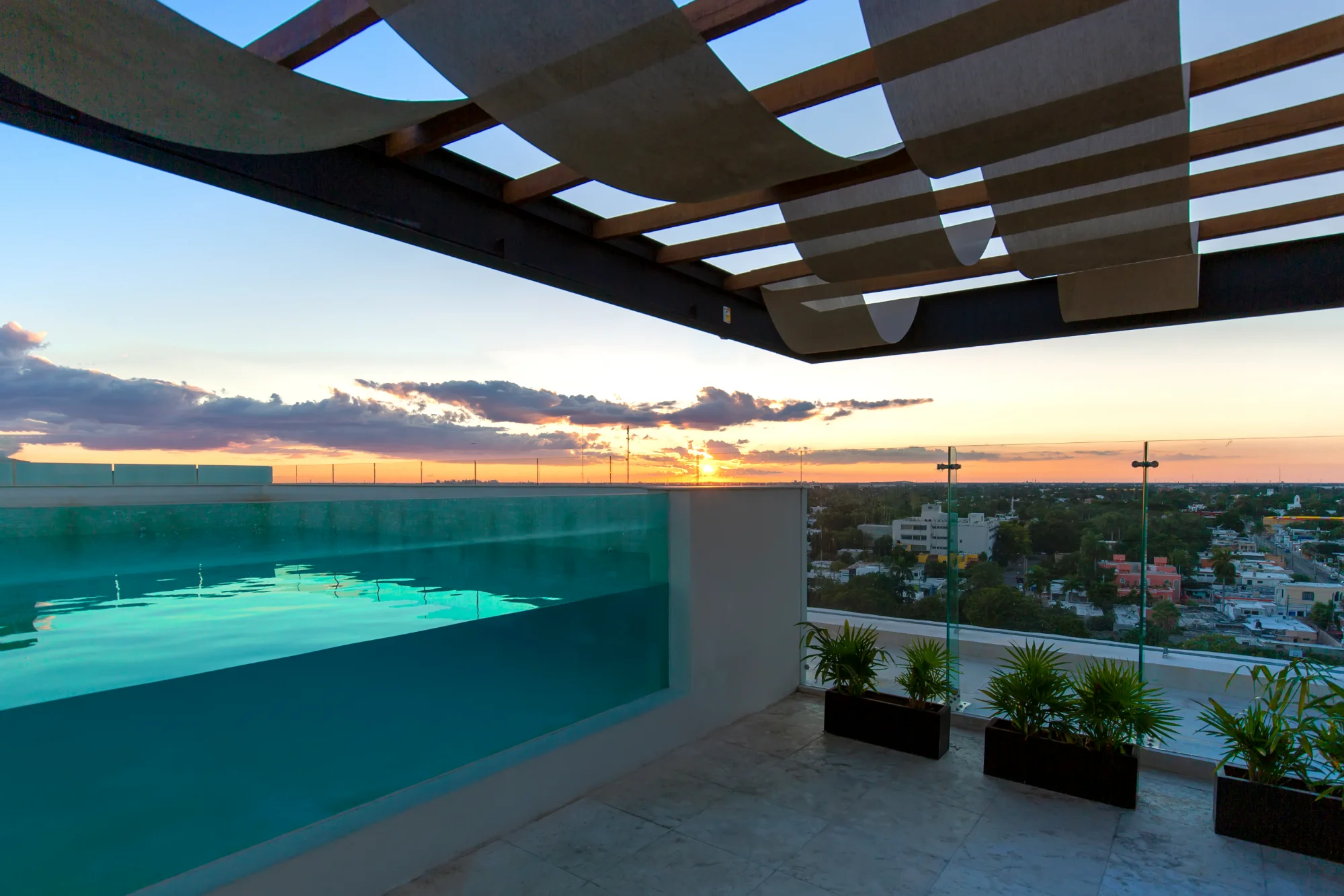 Résidence avec piscine et vue panoramique à Pacific Palisades
